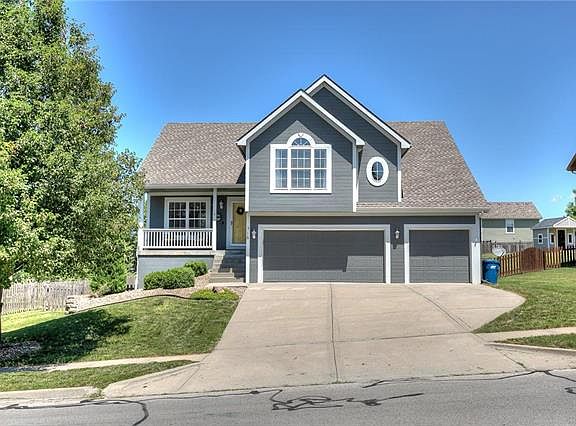 2nd image of 716 Holt Dr