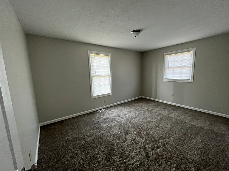 920 E Main St — Photo 7