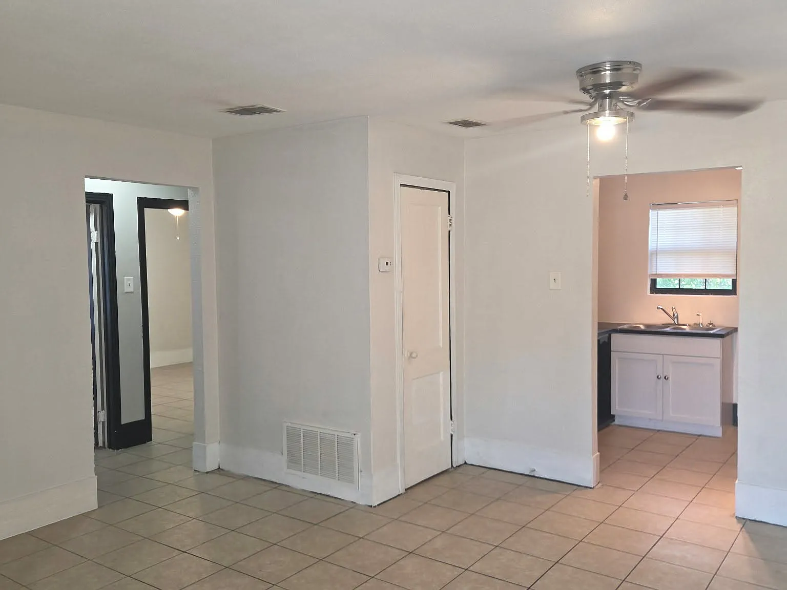 2 bed, 700 sqft, $775 — Photo 1
