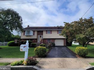 612 Lyman Ave, Womelsdorf, PA