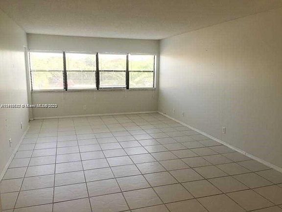 5th image of 100 Lakeview Dr APT 206