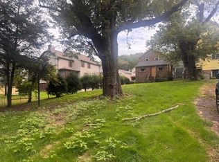 132 S Valley Ave, Blakely, PA 18447