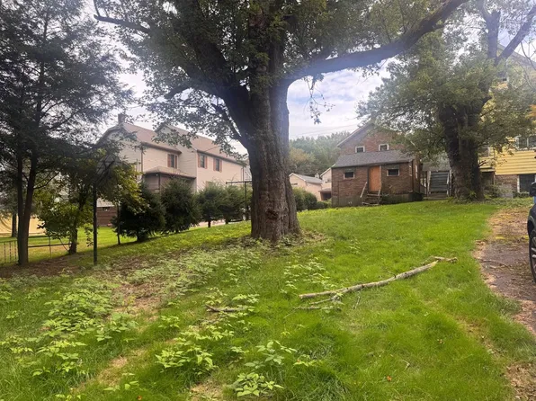 132 S Valley Ave, Blakely, PA 18447