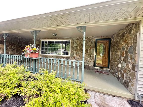 4th image of 16 Landau Dr