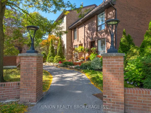 30 Livingston Rd #11, Toronto, ON M1E 1K6