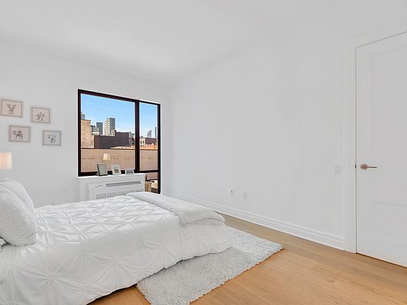 4th image of 1333 Jackson Ave #3G