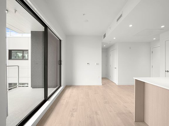 4th image of 4928 Quebec St #408