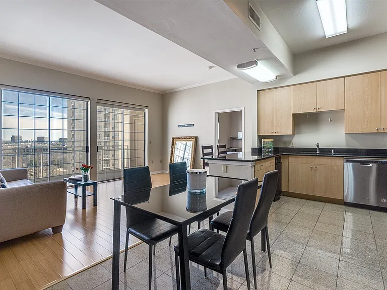 3225 Turtle Creek Blvd #1017 — Photo 6