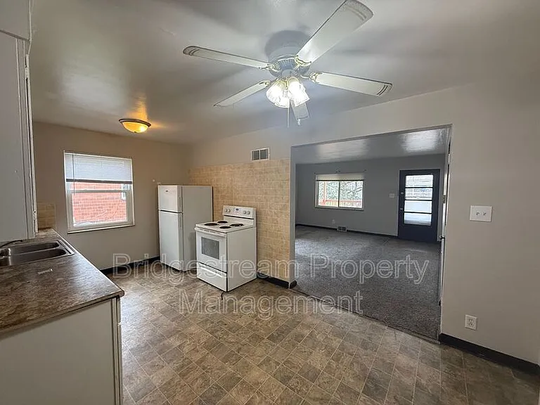 211 N Cherrywood Ave #2 — Photo 3