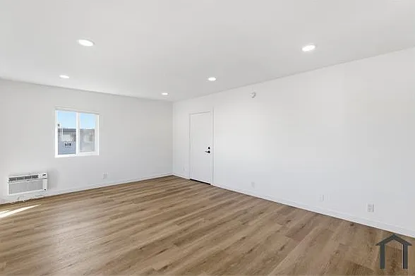 7305 Variel Ave #F — Photo 7