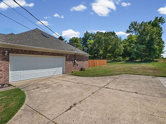 3rd image of 371 Brierhedge Rd