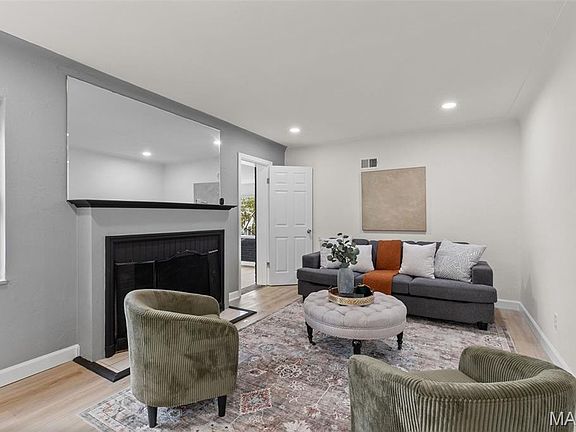 3rd image of 9938 Coventry Ln