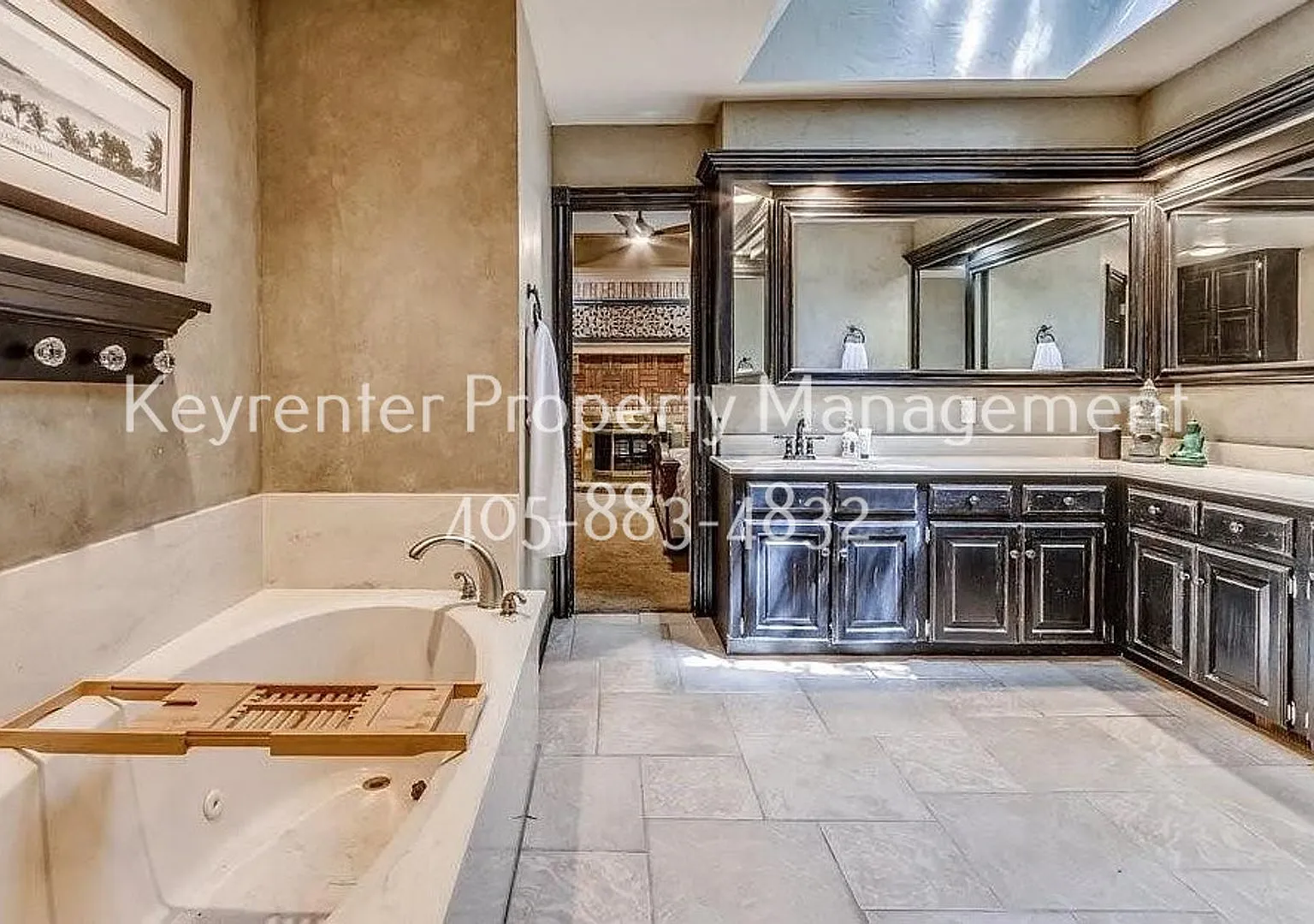 Massive 4BD/3BTH and 2 Car garage Home! Minutes from I-35 — Photo 4