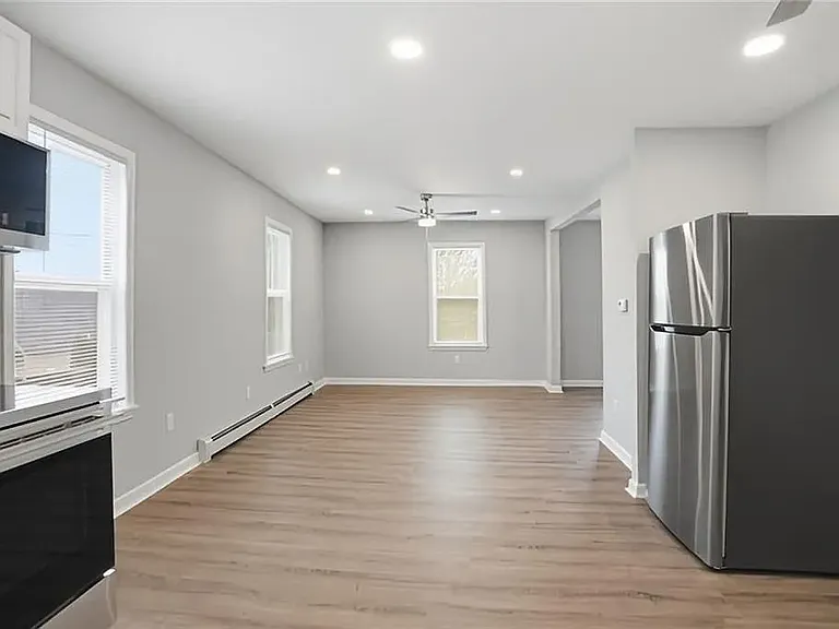 188 Division St #1F — Photo 2