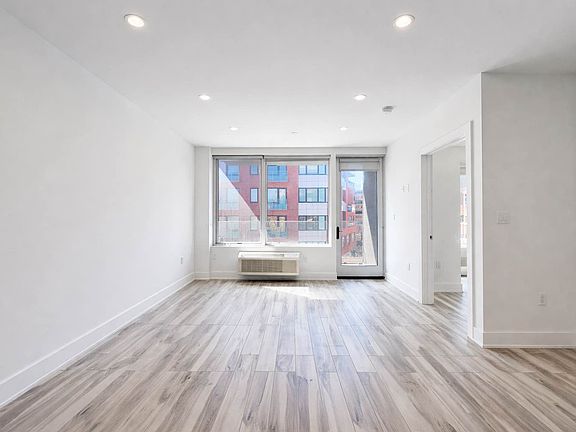 2nd image of 27-15 Astoria Blvd #4C