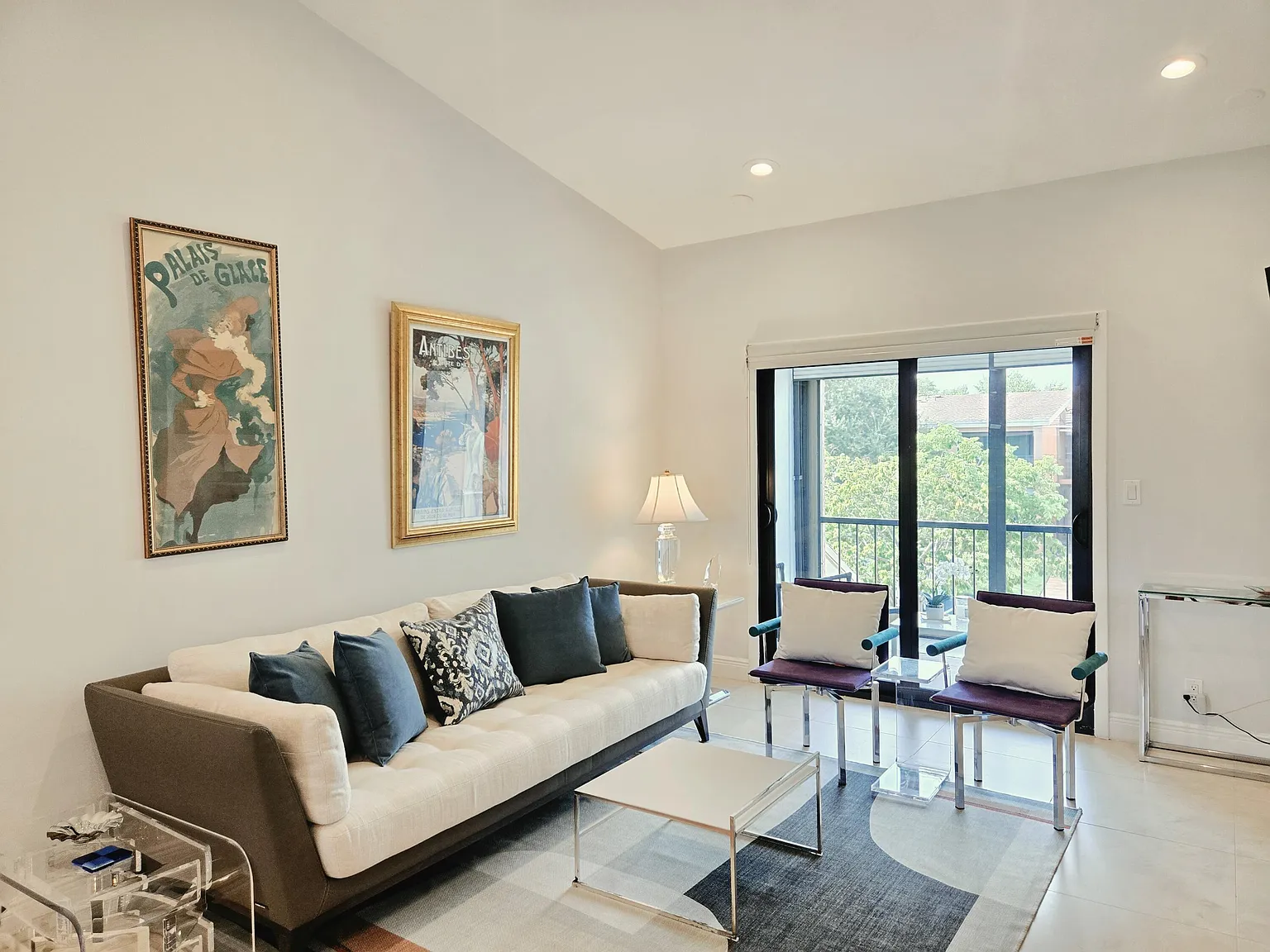 2 bed, 2.0 bath, 870 sqft, $3,500 — Photo 3