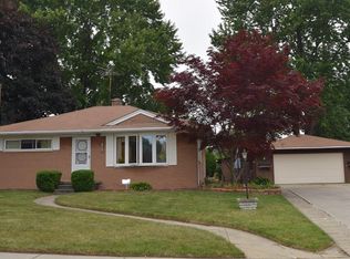 30421 Quinkert St, Roseville, MI 48066