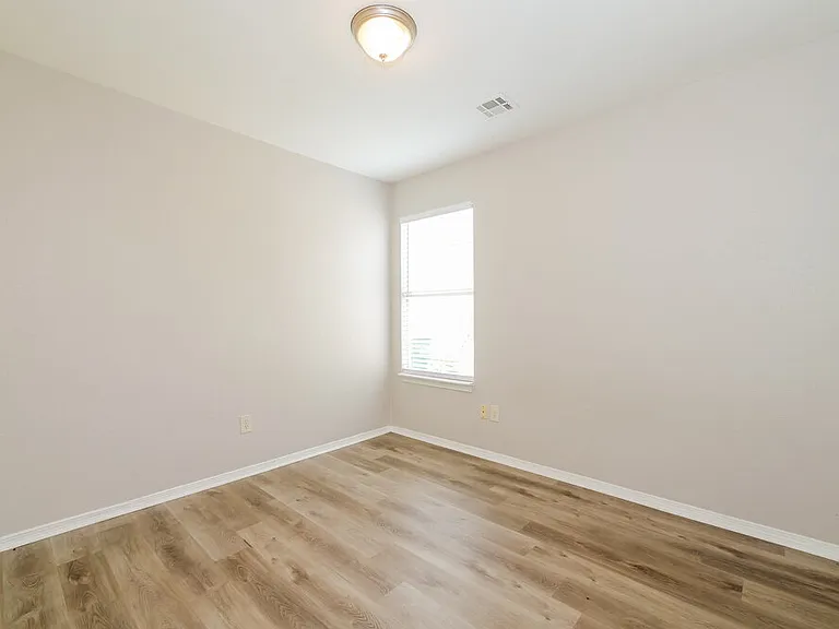 1101 Edinburg Dr — Photo 12