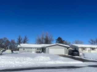 35 Lind Cir, Harwood, ND 58042