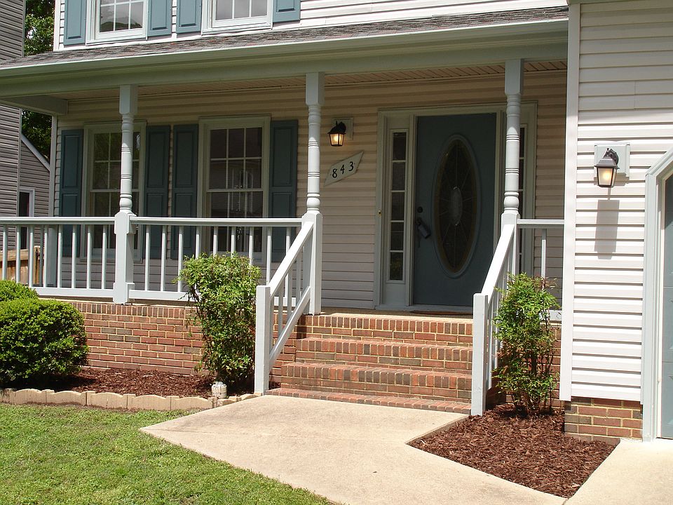 2nd image of 843 Lancaster Ln