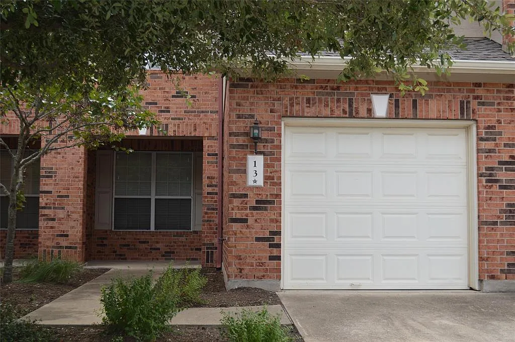 3 bed, 2.5 bath, 1590 sqft, $1,695 — Photo 2