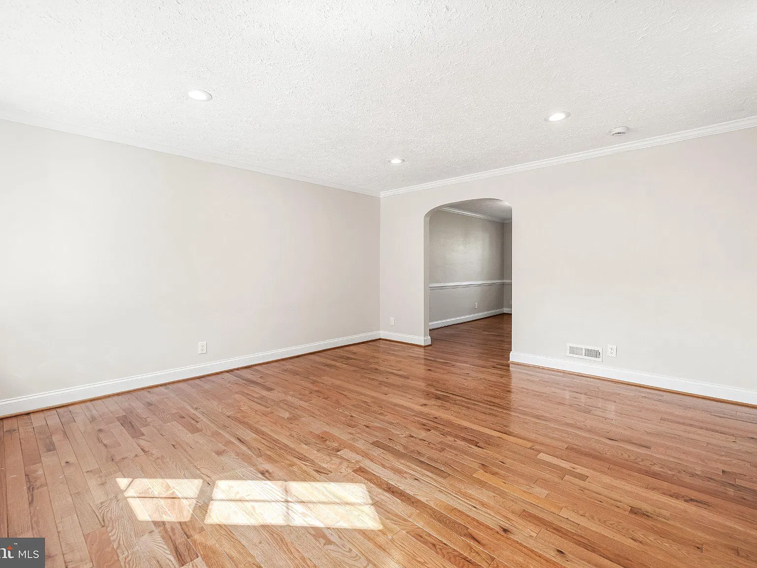 3 bed, 2.0 bath, 1216 sqft, $2,500 — Photo 4