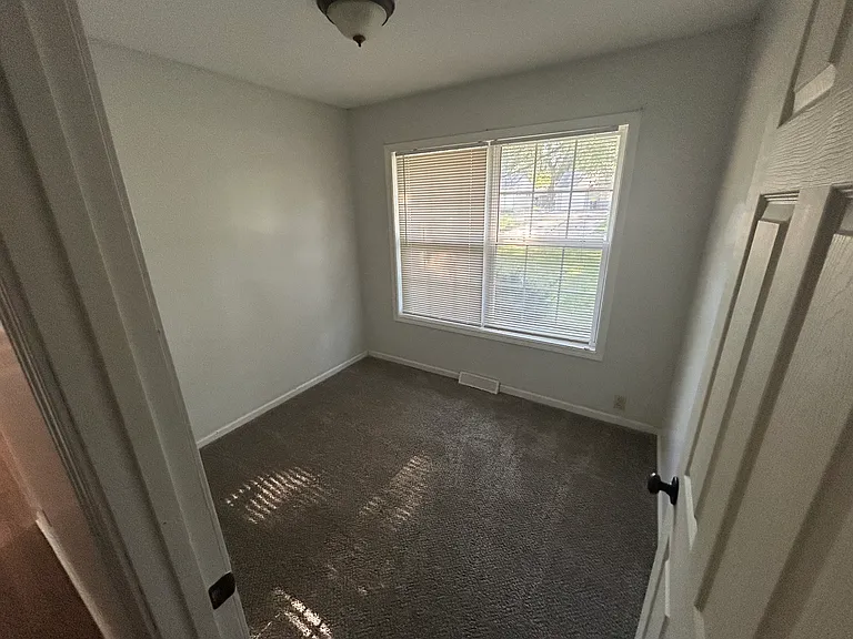 11226 Crystal Ave — Photo 10