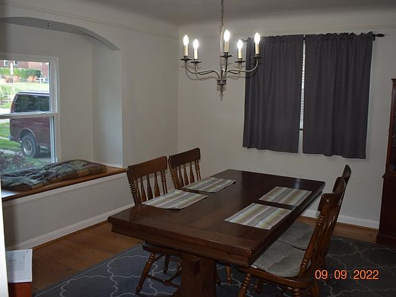 3rd image of 5915 Waymont Ln