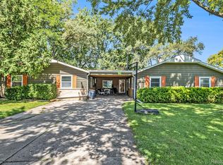 1493 Hillside Dr, Flint, MI 48532