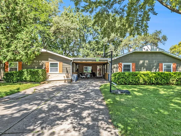 1493 Hillside Dr, Flint, MI 48532