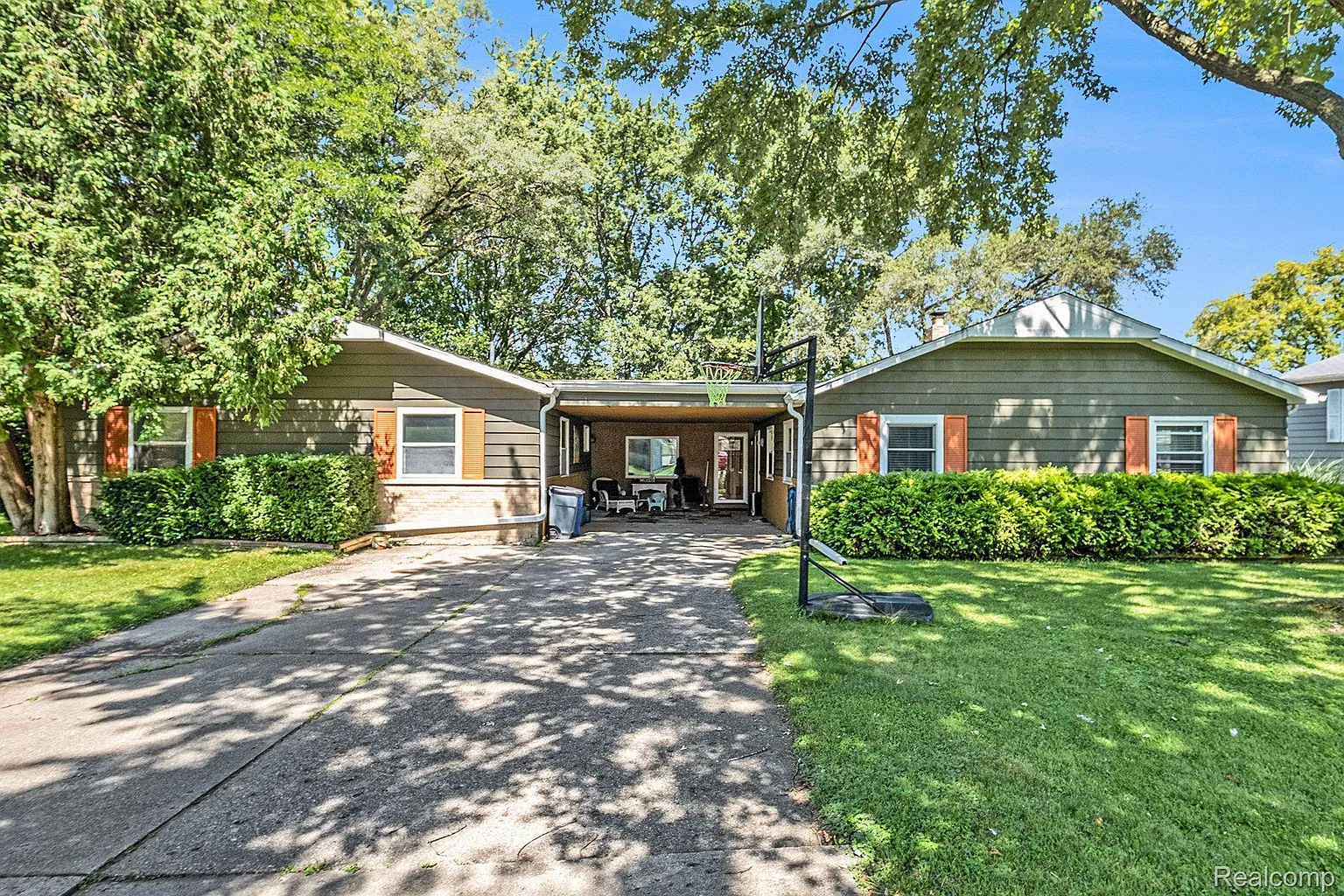 1493 Hillside Dr photo 1