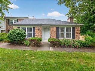 18 New Wickham Dr, Penfield, NY 14526