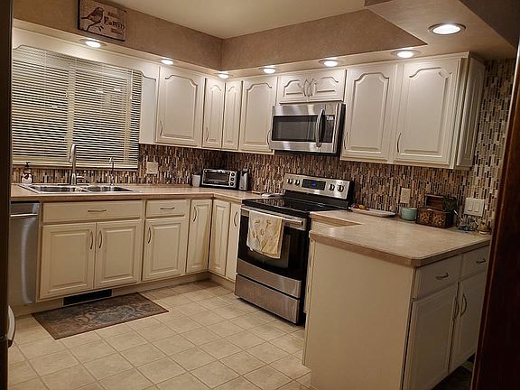 4th image of 415 Aspin Dr