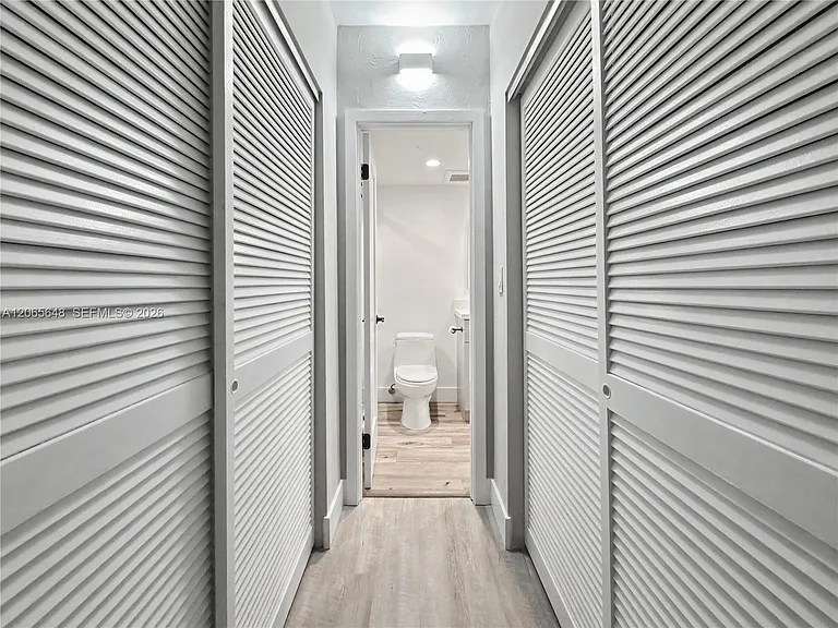 90 Edgewater Dr #818 — Photo 7