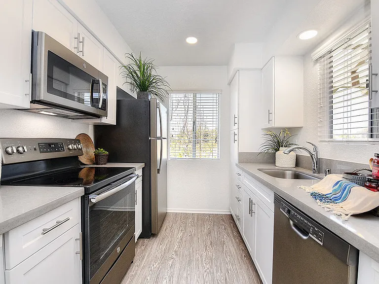 1 Bedroom-Plan B-Beautifully Upgraded Kitchen with Quartz Counters, New Appliances, New Cabinets and Much More!
