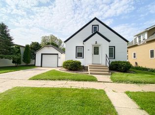 405 W 3rd St, Winthrop, MN 55396