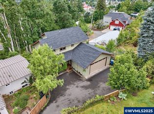 111 5th St, Silverton, OR 97381