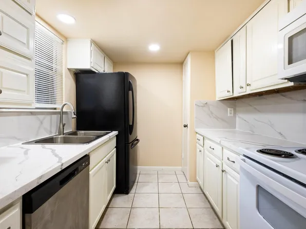 5921 Arncliffe Dr #5921, Houston, TX 77088