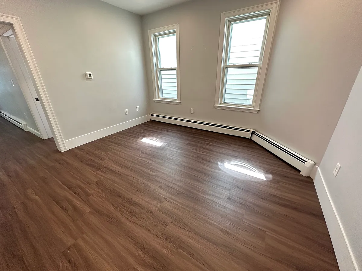 Building Photo - 235 Bennington St #2