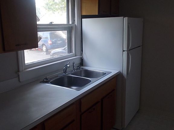 3rd image of 531 Howard Ave