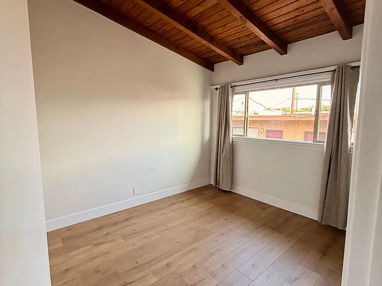 1101 E Grand Ave — Photo 31