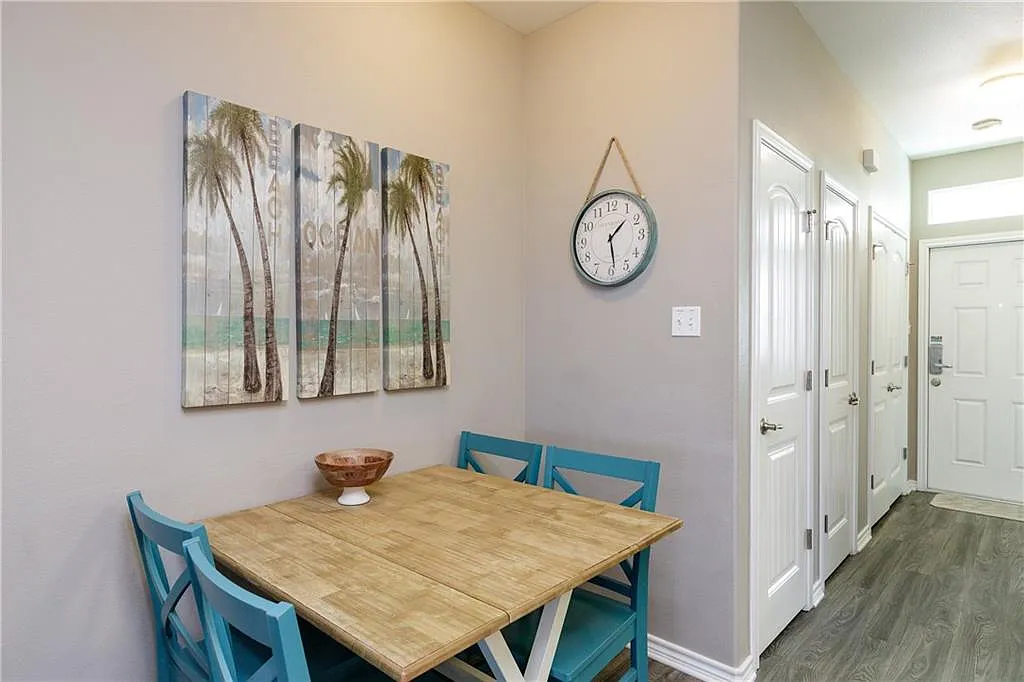 3 bed, 1415 sqft, $2,100 — Photo 4