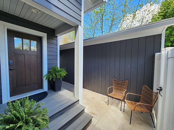 5th image of 620 W Dwelle St