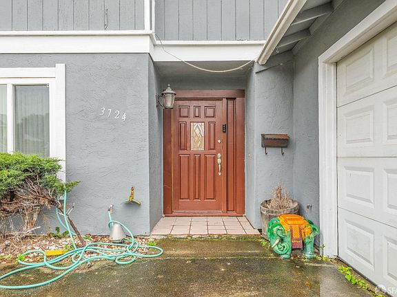 3rd image of 3724 Carol St