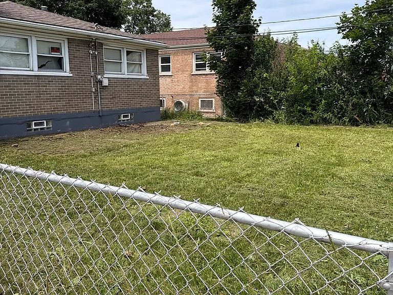 12941 S Saginaw Ave — Photo 28