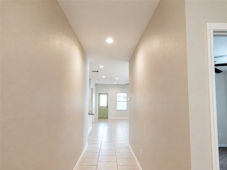 2301 Sky Crest Dr — Photo 2