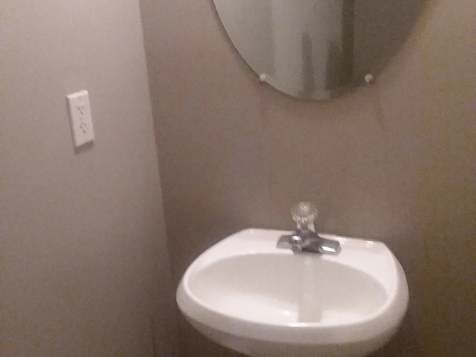 3 bed, 2.5 bath, 1620 sqft, $2,000 — Photo 3