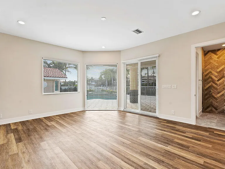 533 E Alexander Palm Rd — Photo 32