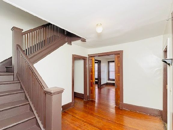 5th image of 7 Center Hill Ct
