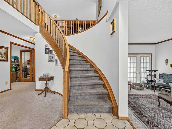 3rd image of 232 W Hawkview Manor Cir NW